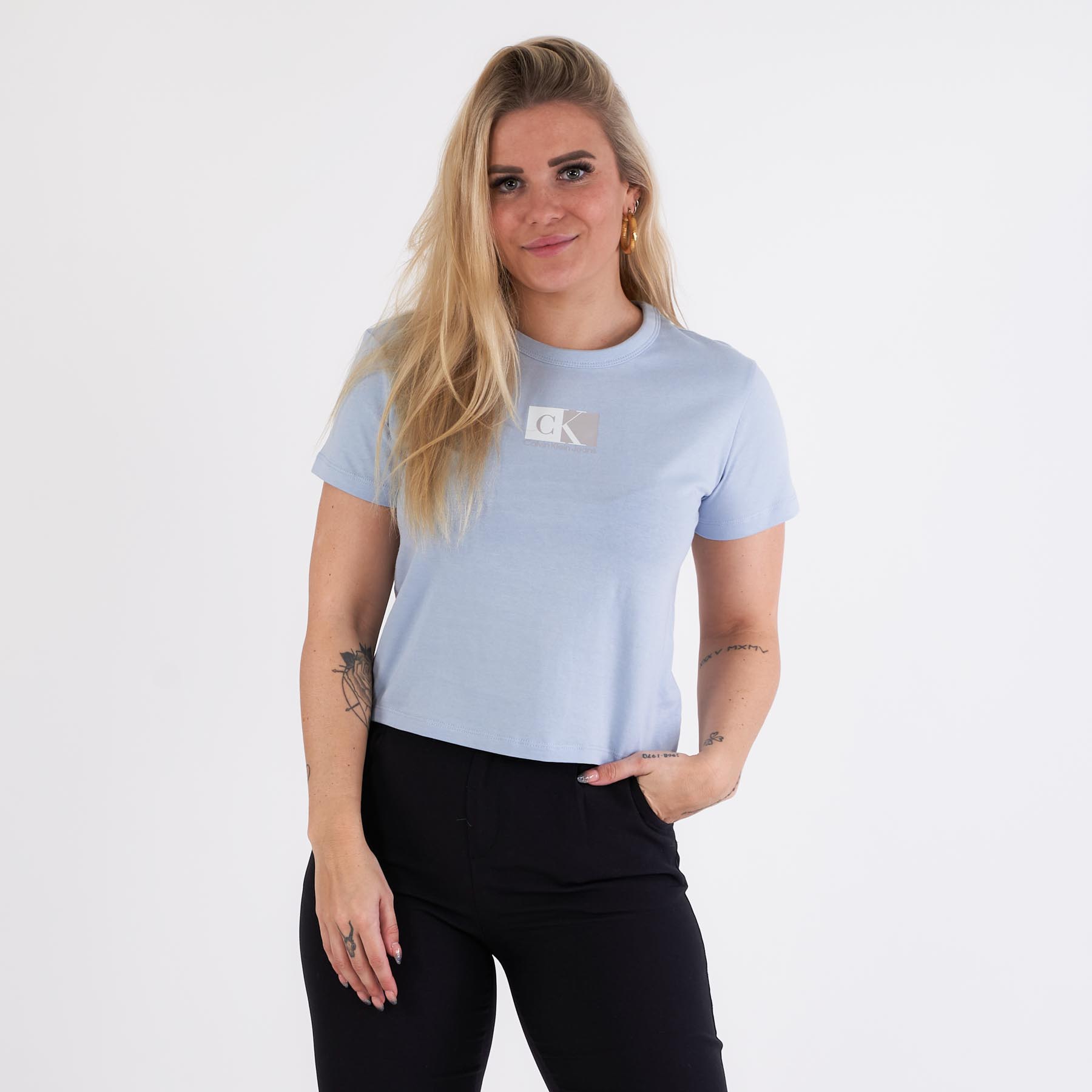 Klappe Løfte entanglement Calvin Klein - Logo box baby tee - T-shirts til damer - BAYSHORE BLUE - XS  | Lineout