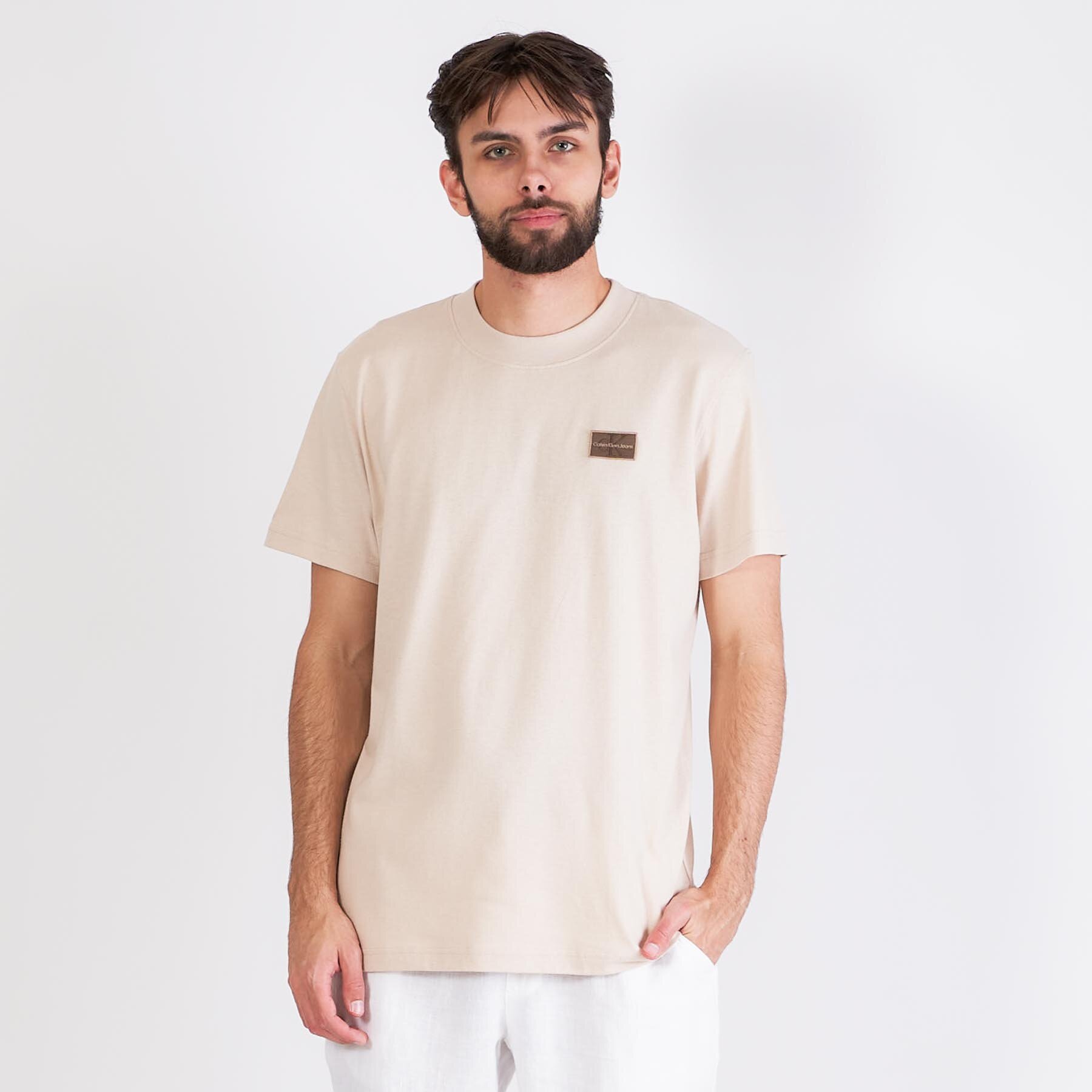 Calvin Klein - Shrunken badge tee - T-shirts til mænd - Beige - XL